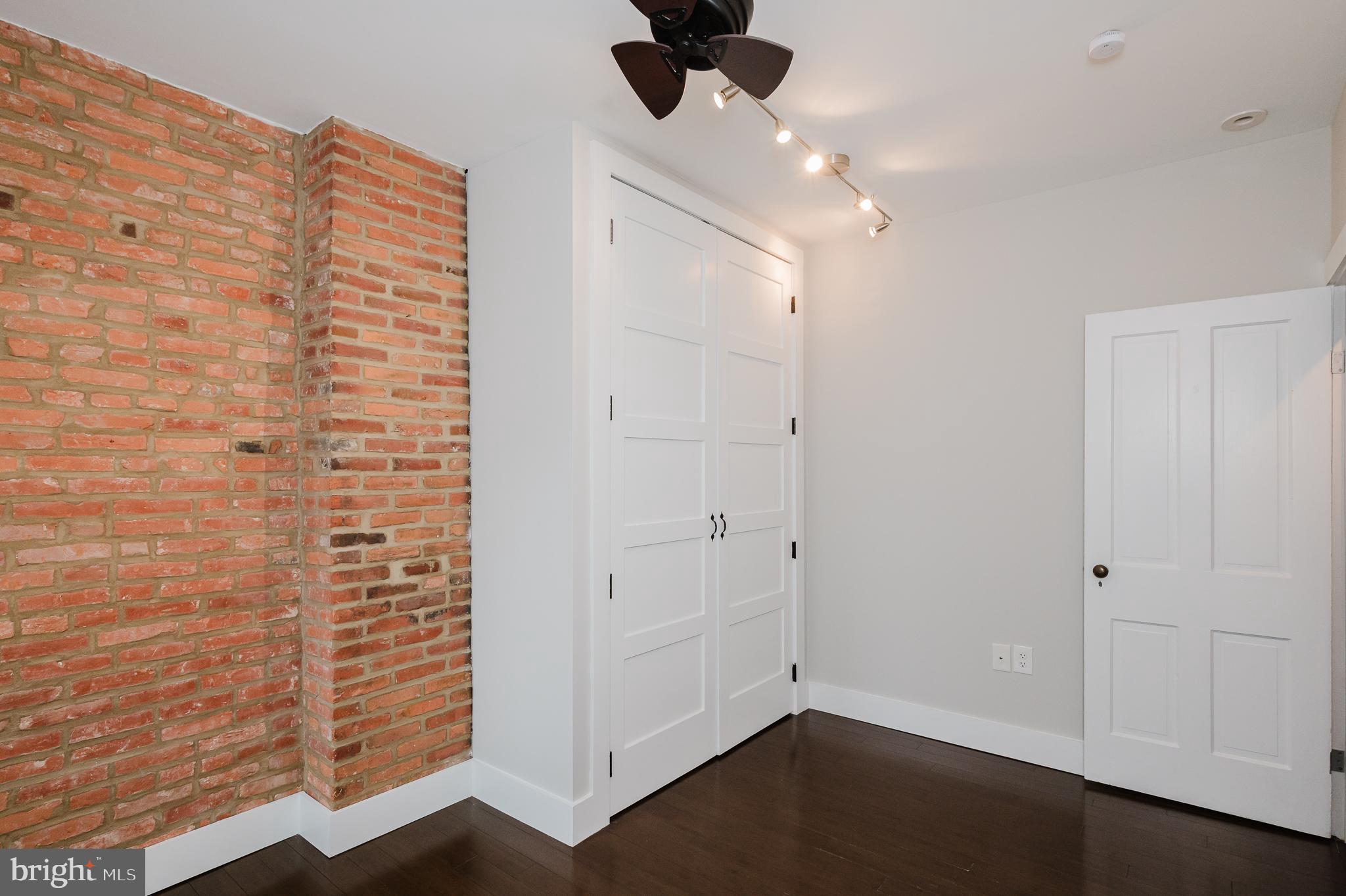 LOCUST POINT - Residential