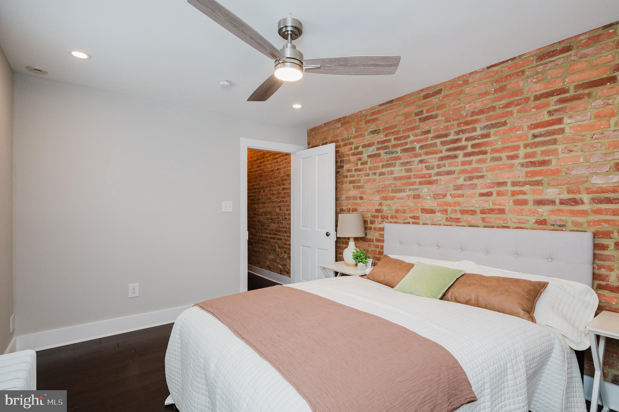 LOCUST POINT - Residential