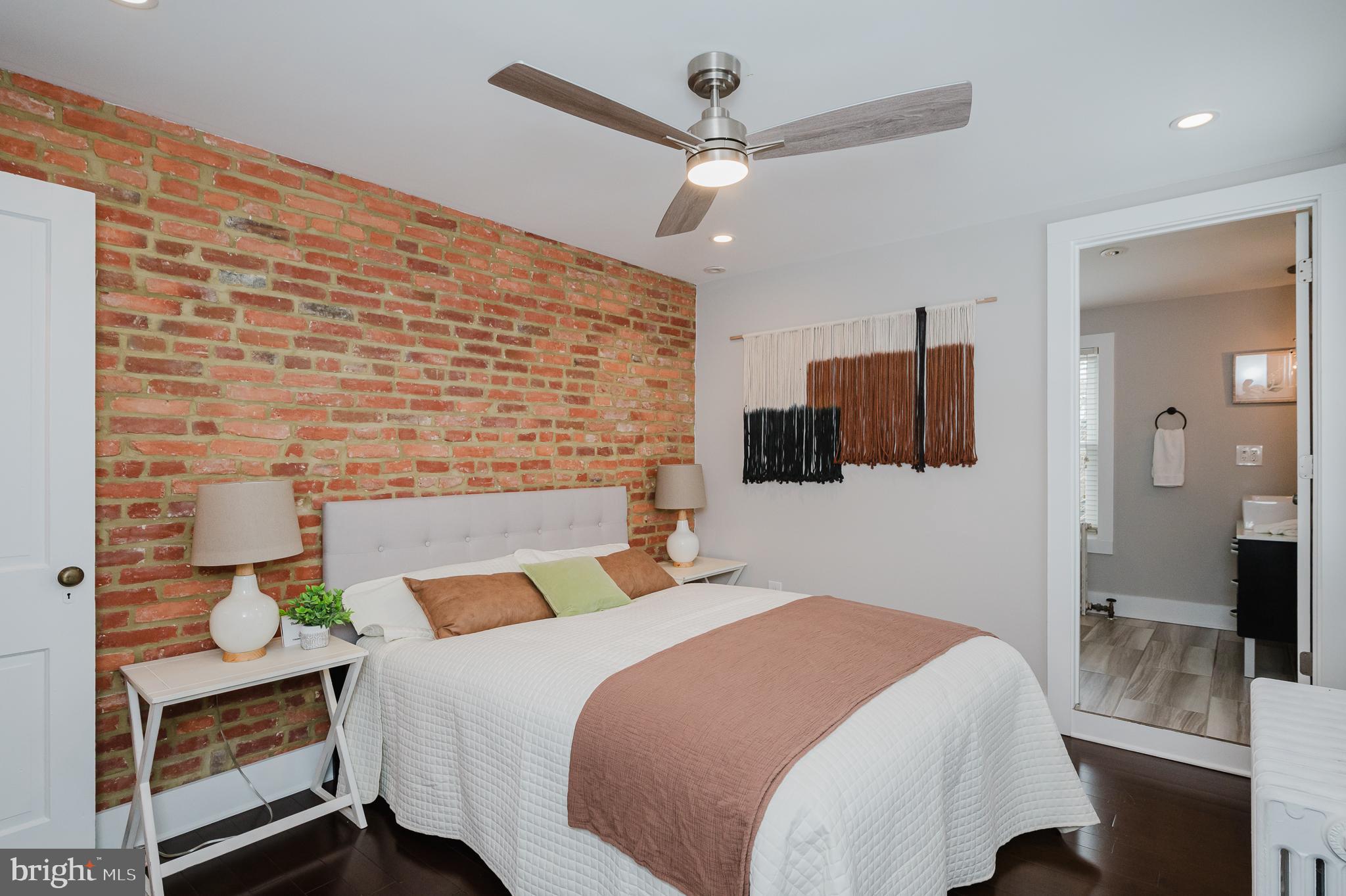 LOCUST POINT - Residential