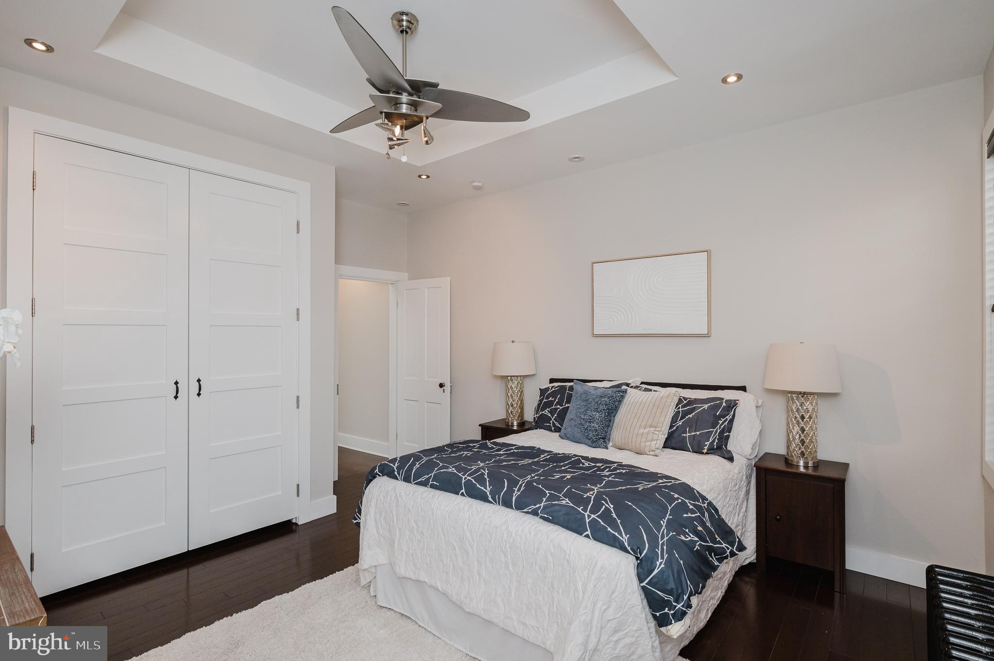 LOCUST POINT - Residential