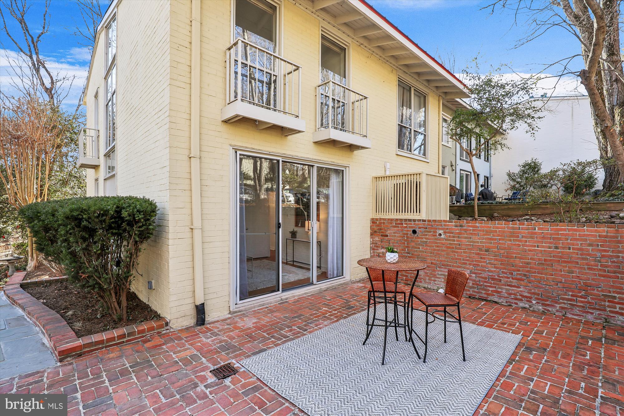 RESTON - Residential