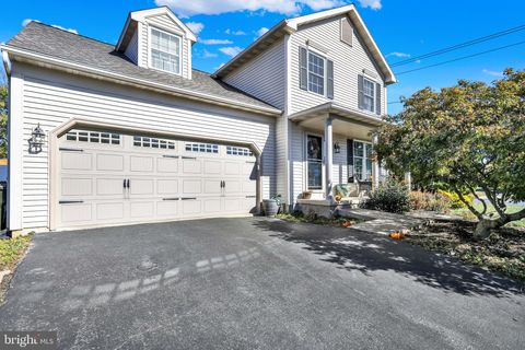 Photo of 3 Hawthorne Drive, Denver, PA 17517 (MLS # PALA2059394)