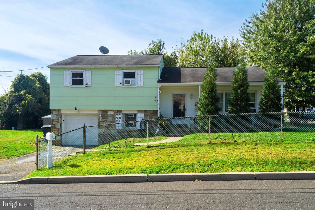 Photo of 1625 Park Avenue, WILLOW GROVE, PA 19090 (MLS # PAMC2161082)