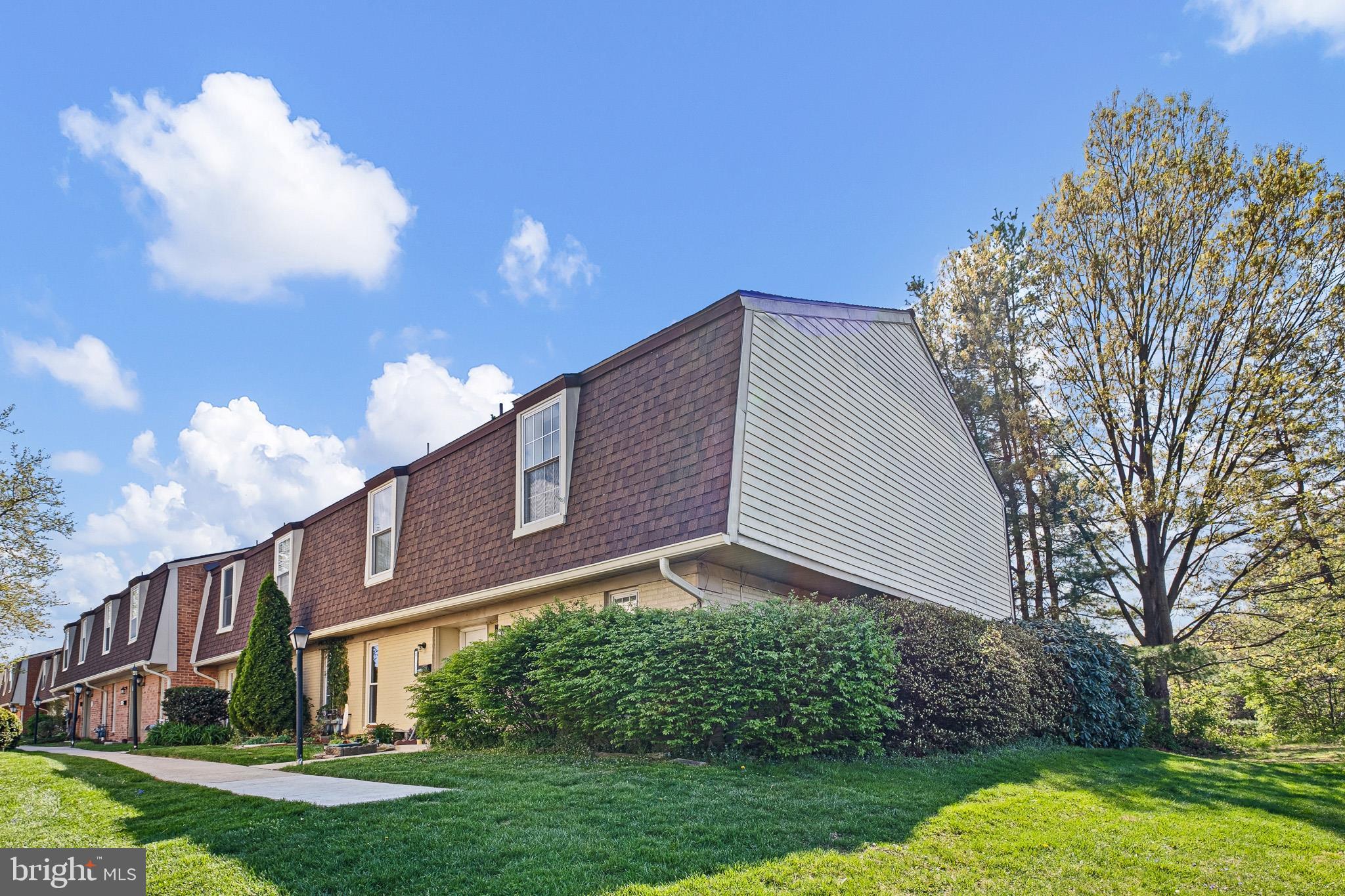 WILLIAMSBURG VIL - Residential