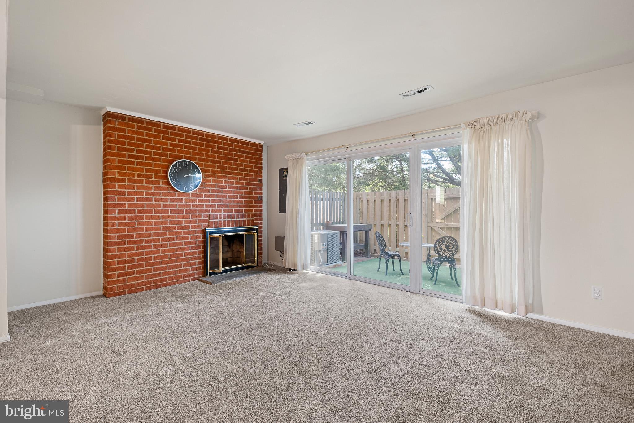 WILLIAMSBURG VIL - Residential