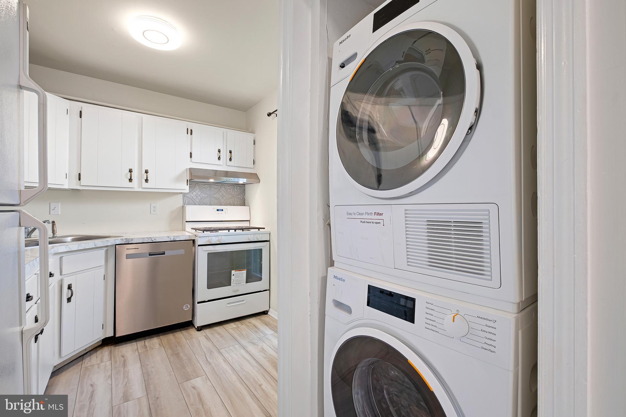 WILLIAMSBURG VIL - Residential