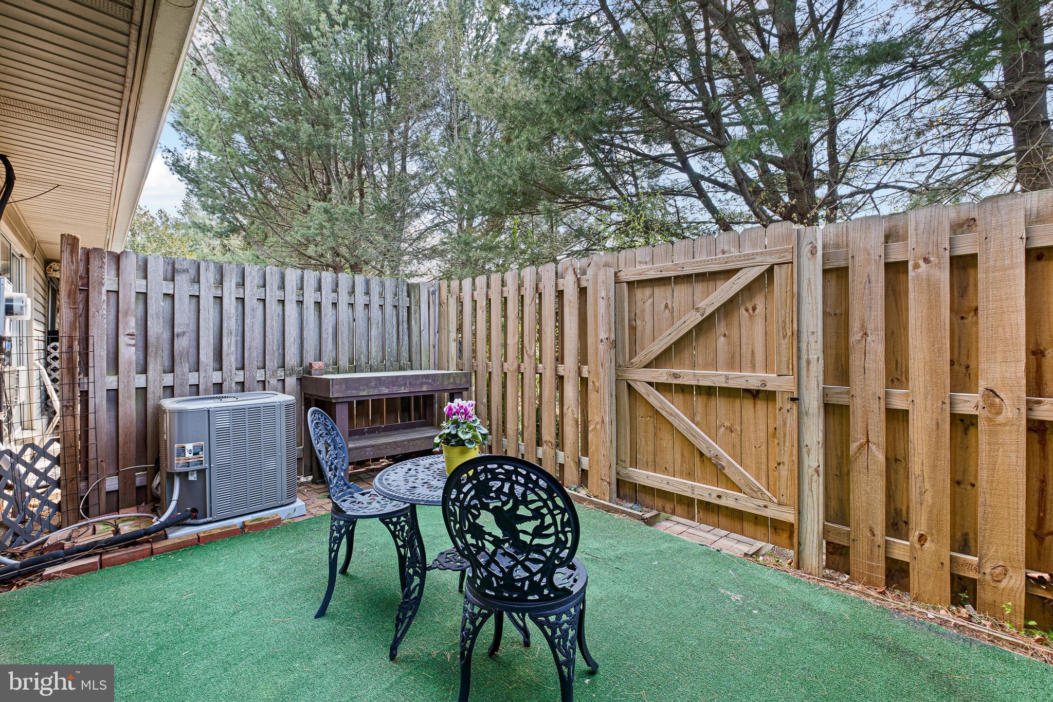 WILLIAMSBURG VIL - Residential