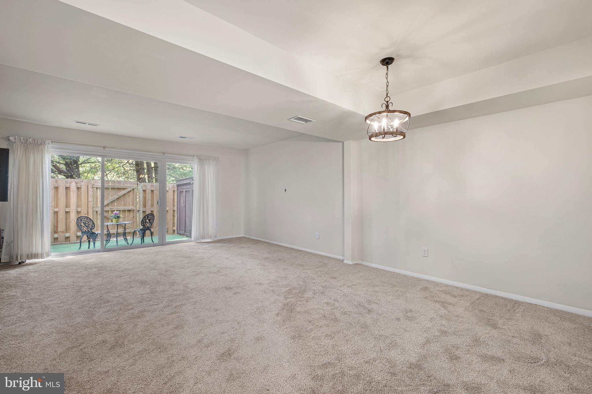 WILLIAMSBURG VIL - Residential