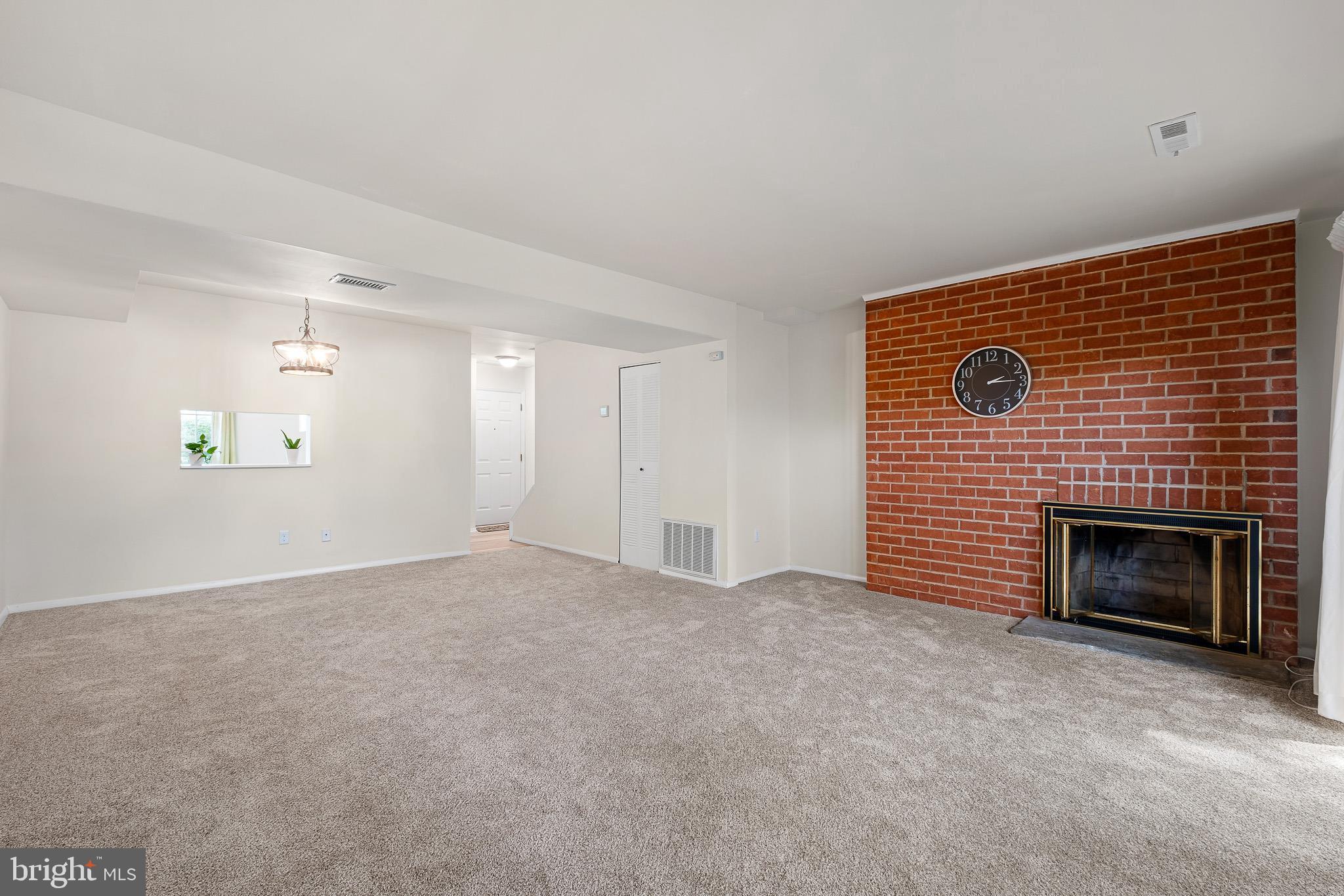 WILLIAMSBURG VIL - Residential