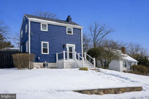 2213 S DINWIDDIE STREET ARLINGTON VA 22206