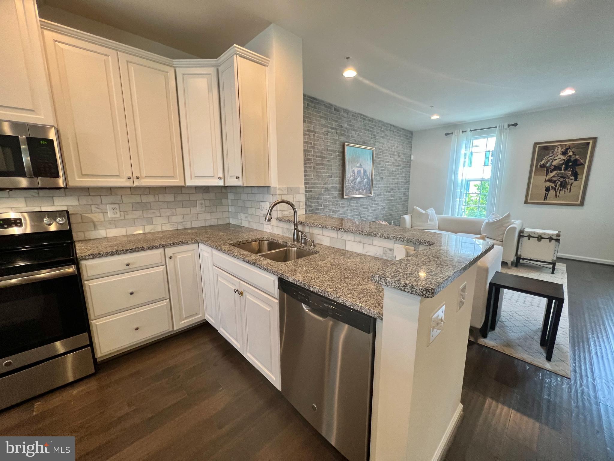 GREENBELT STATION - Residential