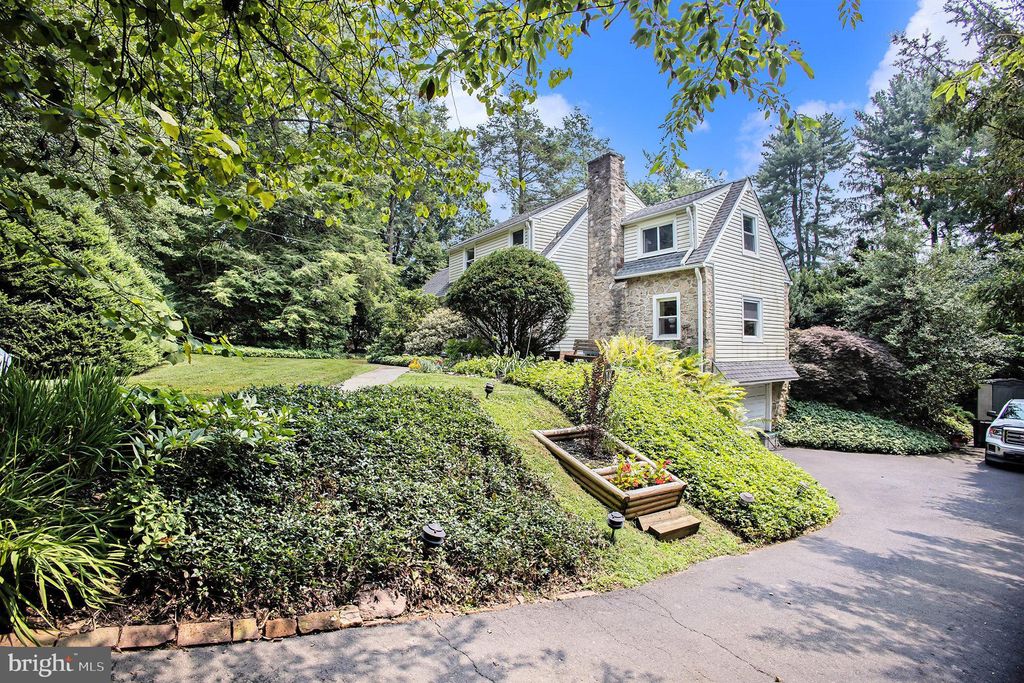 Photo of 704 Pennsylvania AVENUE, Fort Washington, PA 19034 (MLS # PAMC2078686)