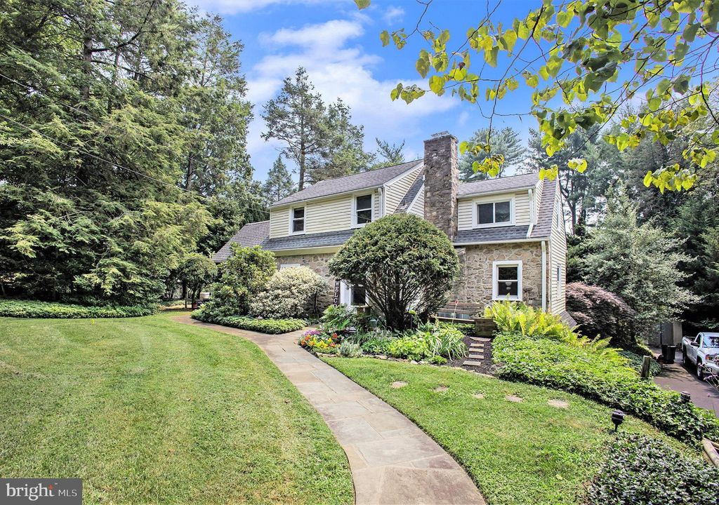 Photo of 704 Pennsylvania AVENUE, Fort Washington, PA 19034 (MLS # PAMC2078686)