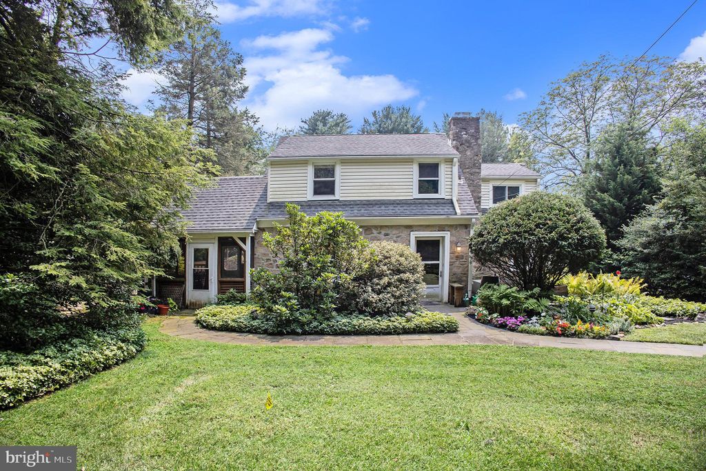 Photo of 704 Pennsylvania AVENUE, Fort Washington, PA 19034 (MLS # PAMC2078686)