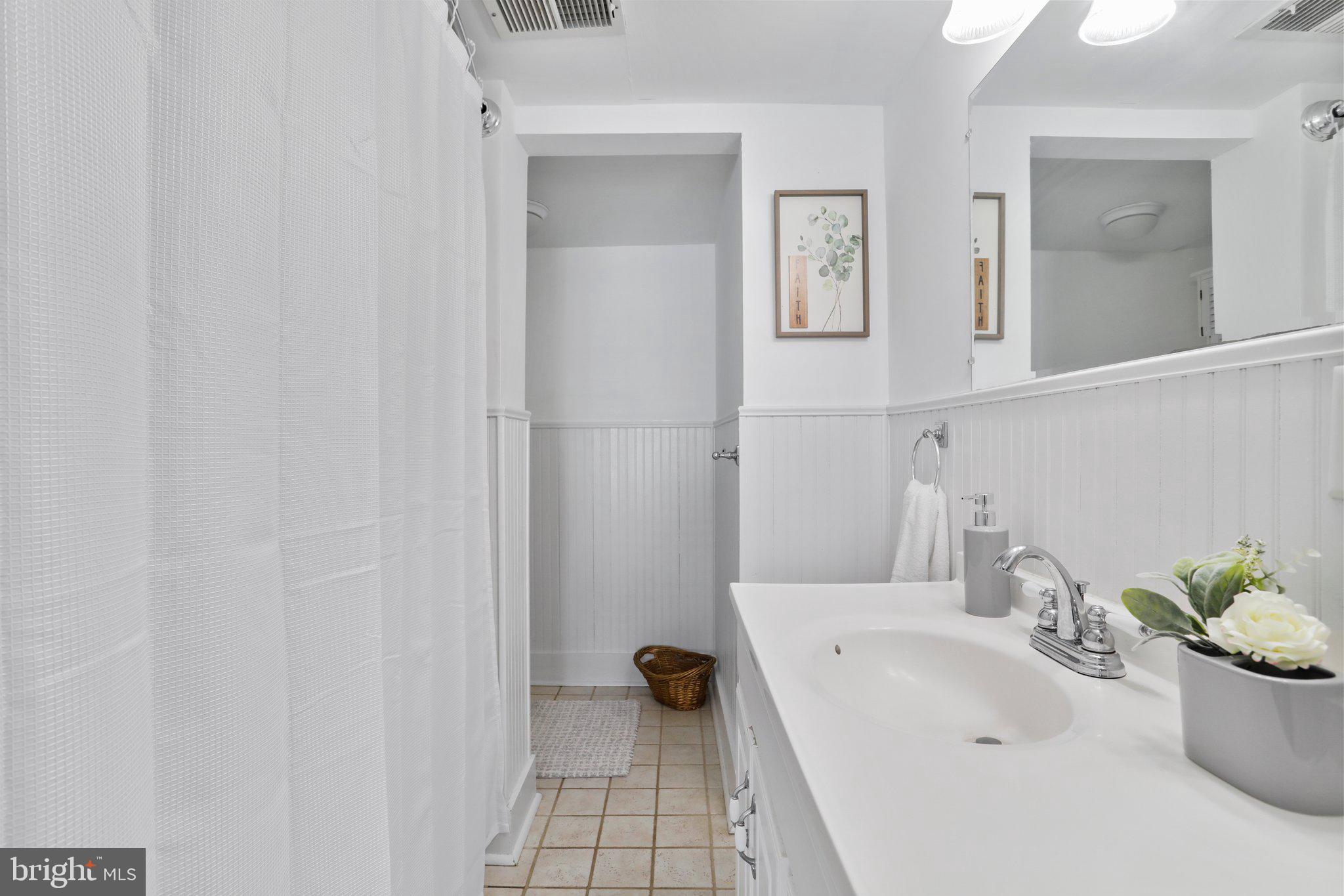 CHARLES TOWN - Residential