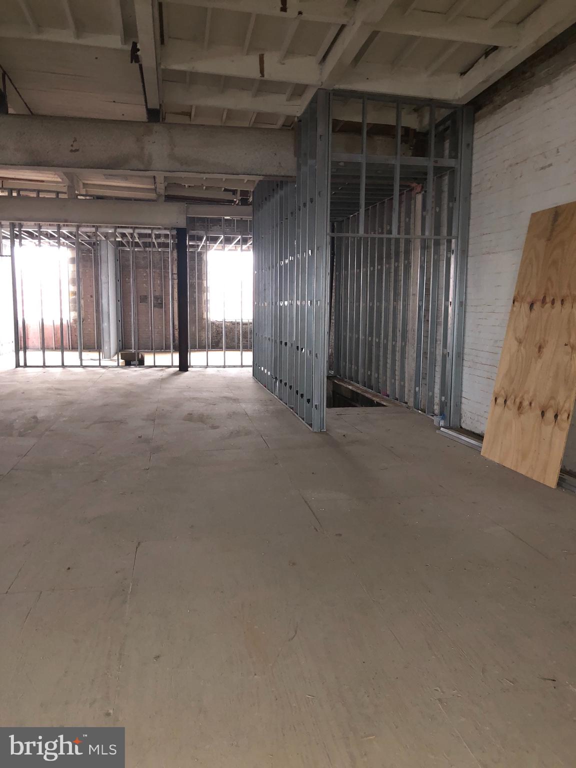 UNIVERSITY CITY - Commercial Sale