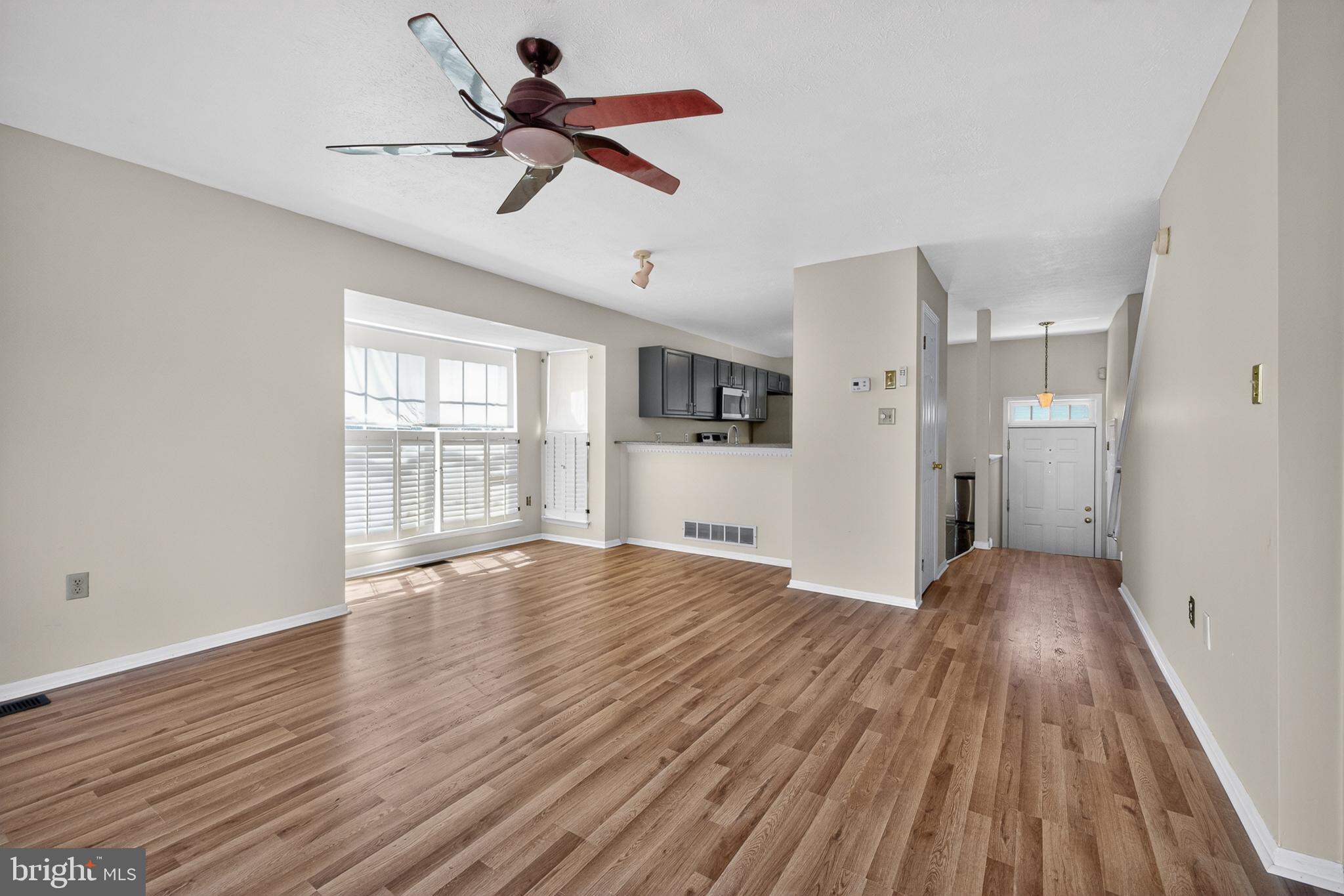 330 PALMERSTON COURT