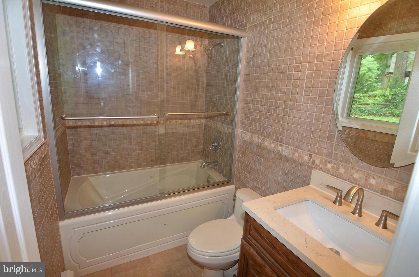 COLONIAL ACRES - Residential Lease