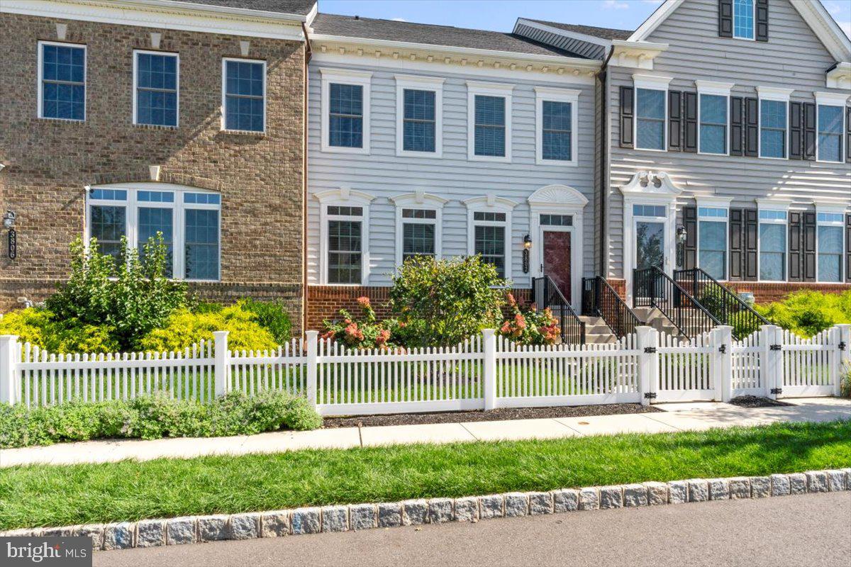 CARRIAGE HILL - Residential