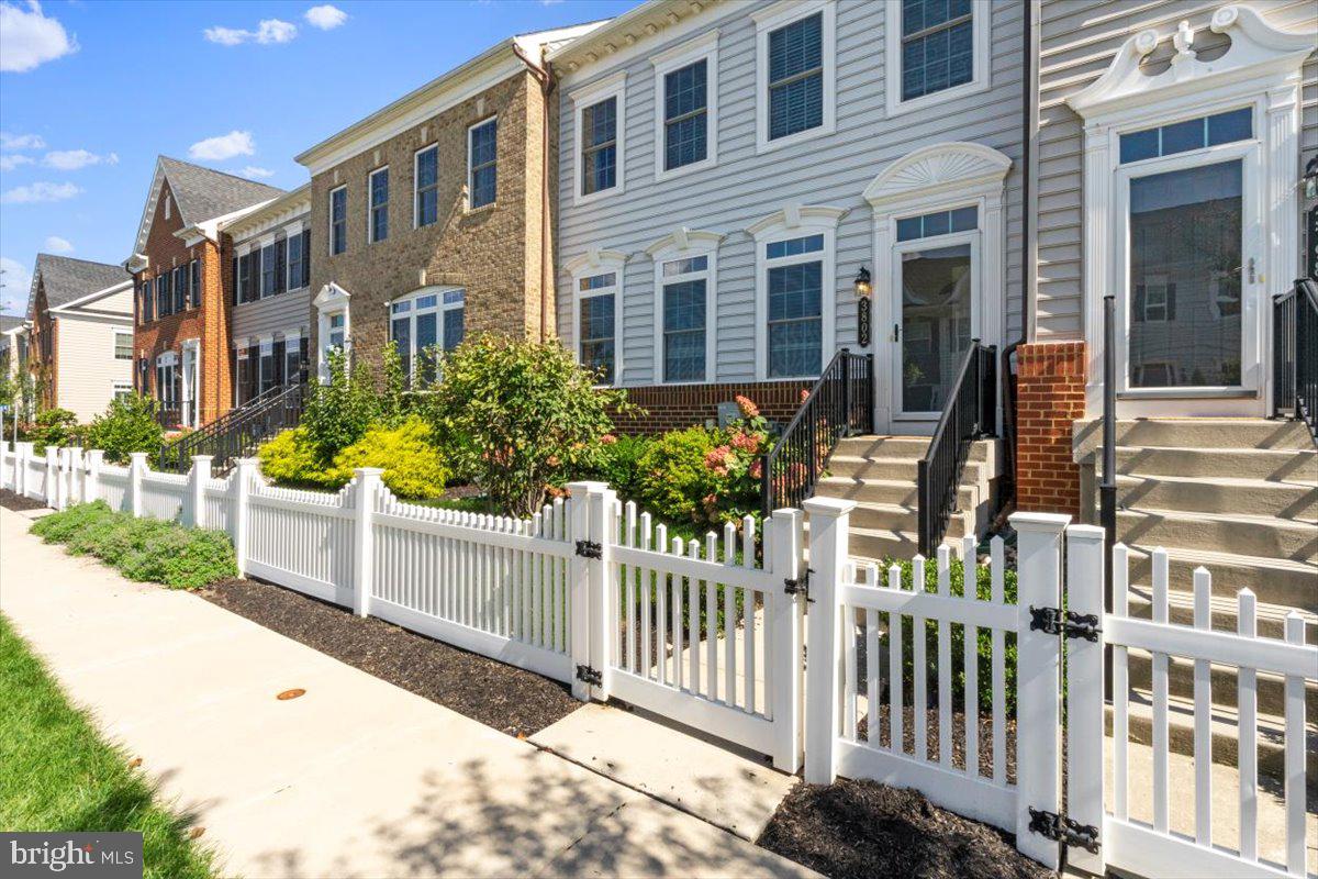 CARRIAGE HILL - Residential