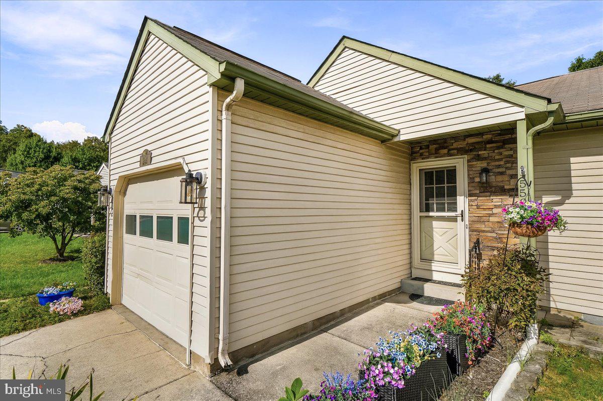 5594 TEAKWOOD COURT
