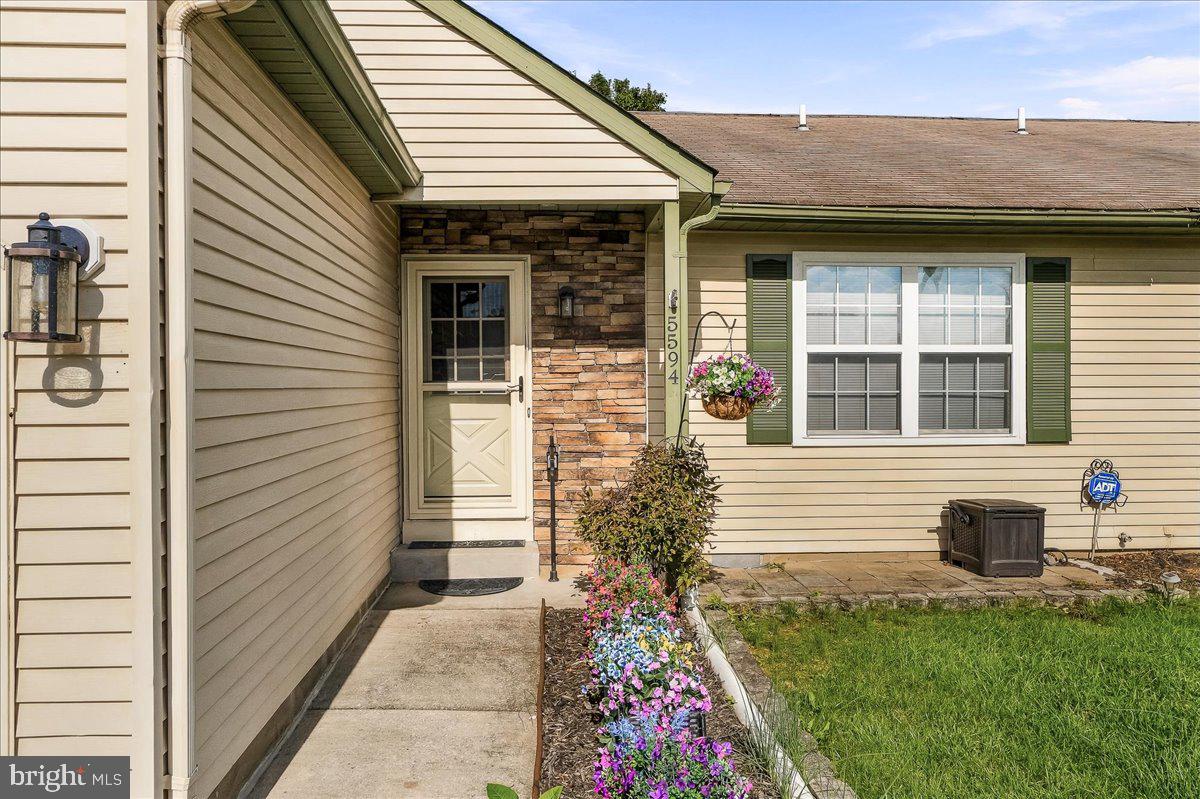 5594 TEAKWOOD COURT