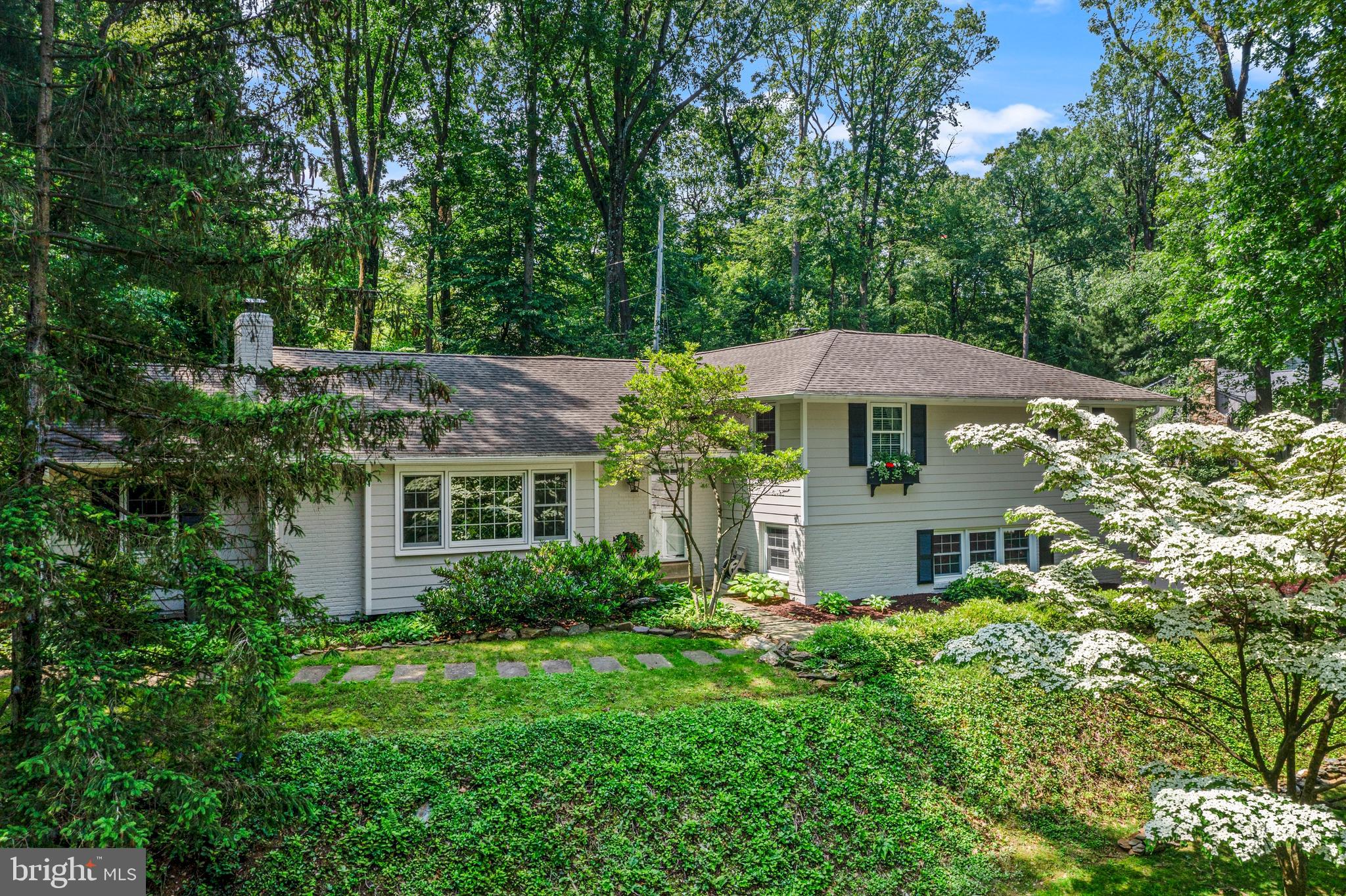 420 SAUNDERS DRIVE