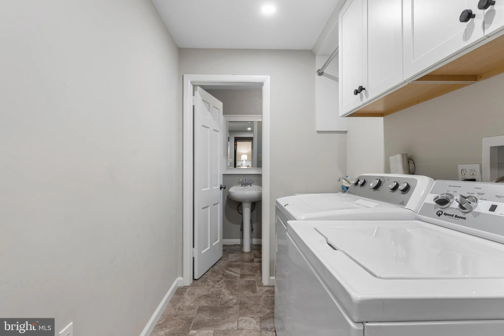 Wayne, Pennsylvania 19087, United States, 4 Bedrooms Bedrooms, ,3 BathroomsBathrooms,Residential,Contingent,143202