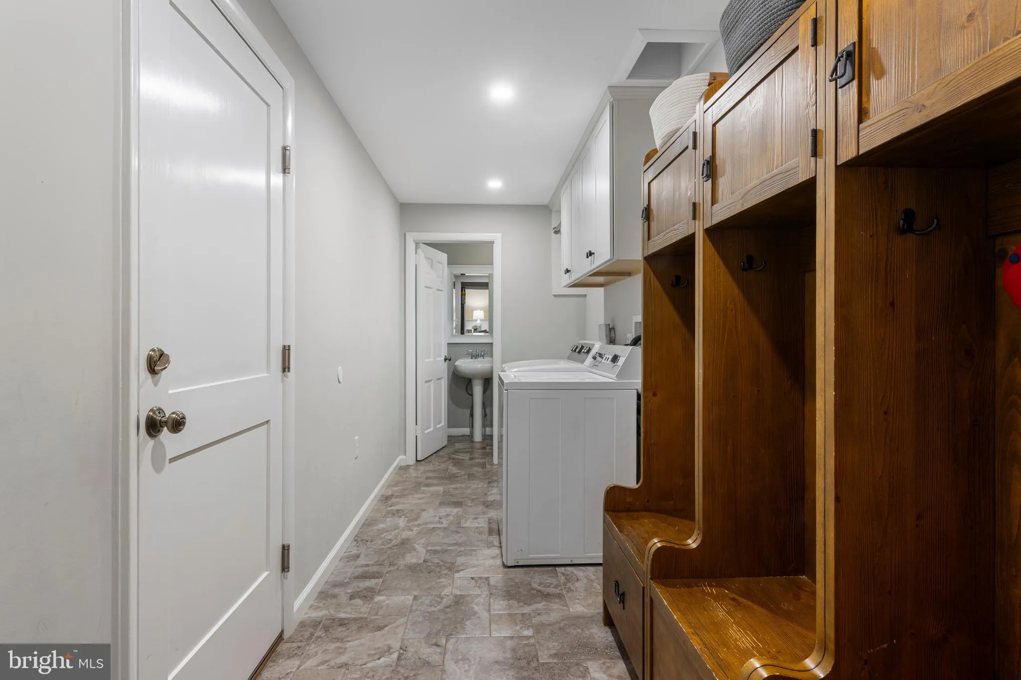 Wayne, Pennsylvania 19087, United States, 4 Bedrooms Bedrooms, ,3 BathroomsBathrooms,Residential,Contingent,143202