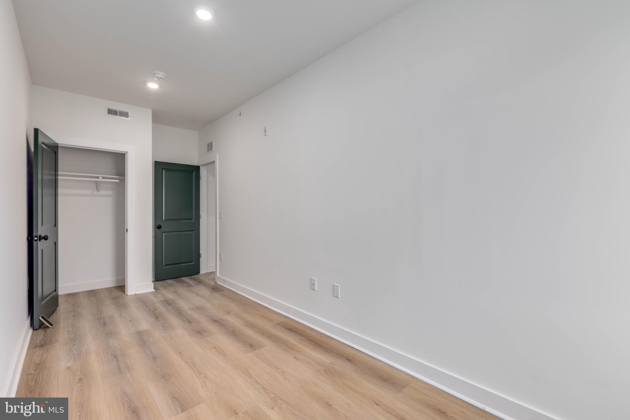 1224 W SILVER STREET 2