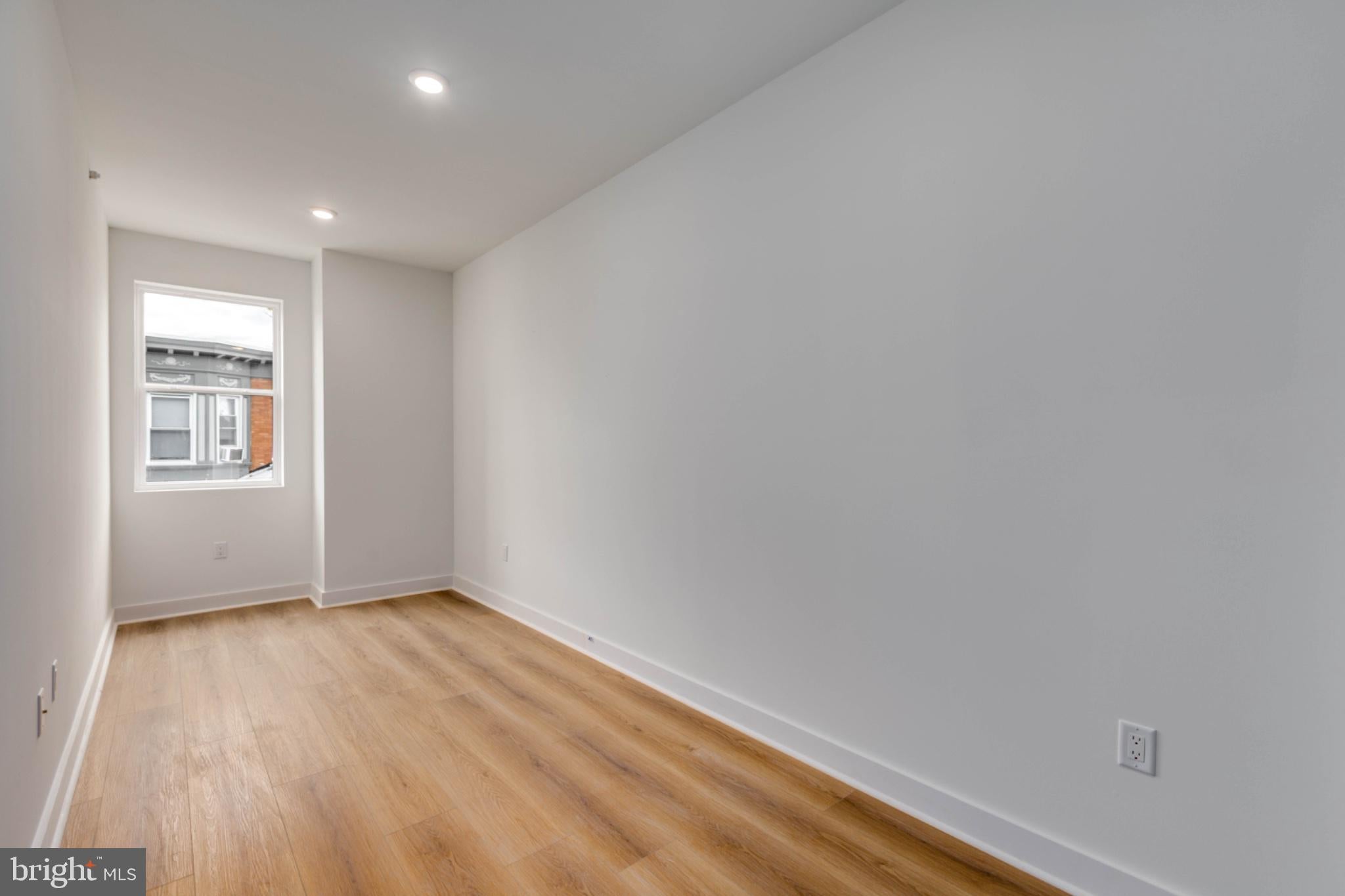 1224 W SILVER STREET 2