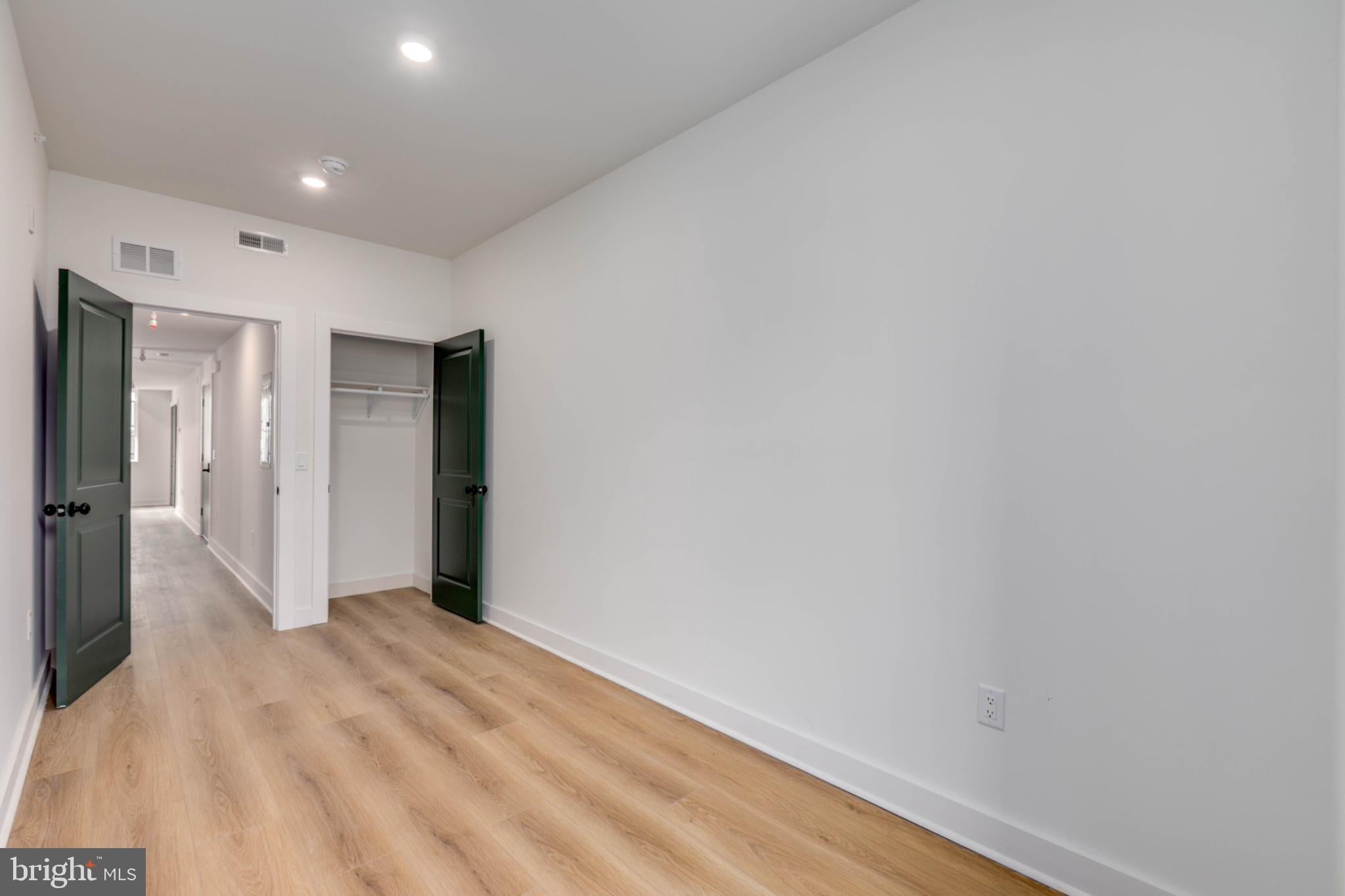 1224 W SILVER STREET 2