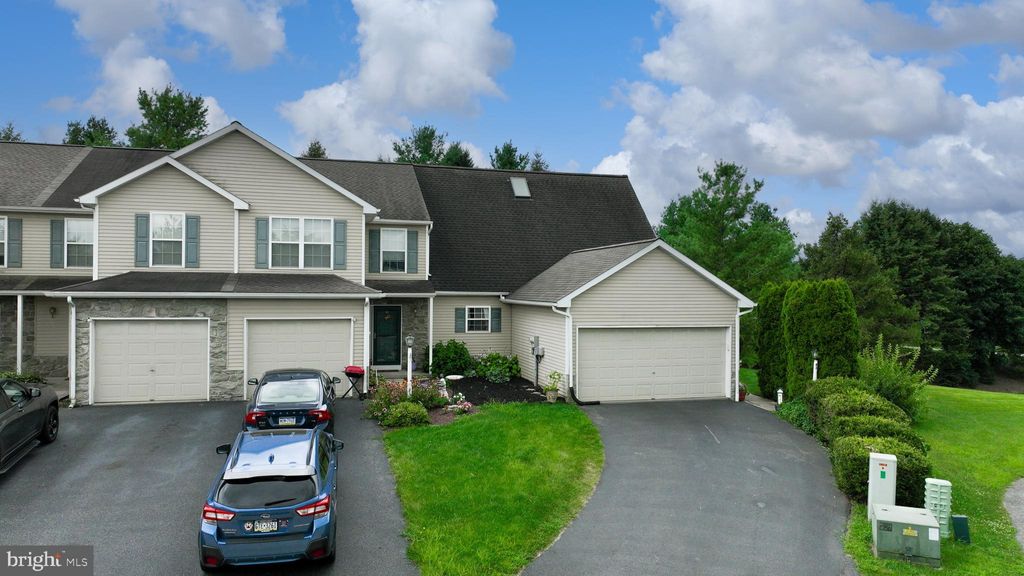Photo of 43 Sandstone Court, LITITZ, PA 17543 (MLS # PALA2074148)