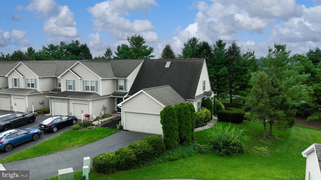 Photo of 43 Sandstone Court, LITITZ, PA 17543 (MLS # PALA2074148)