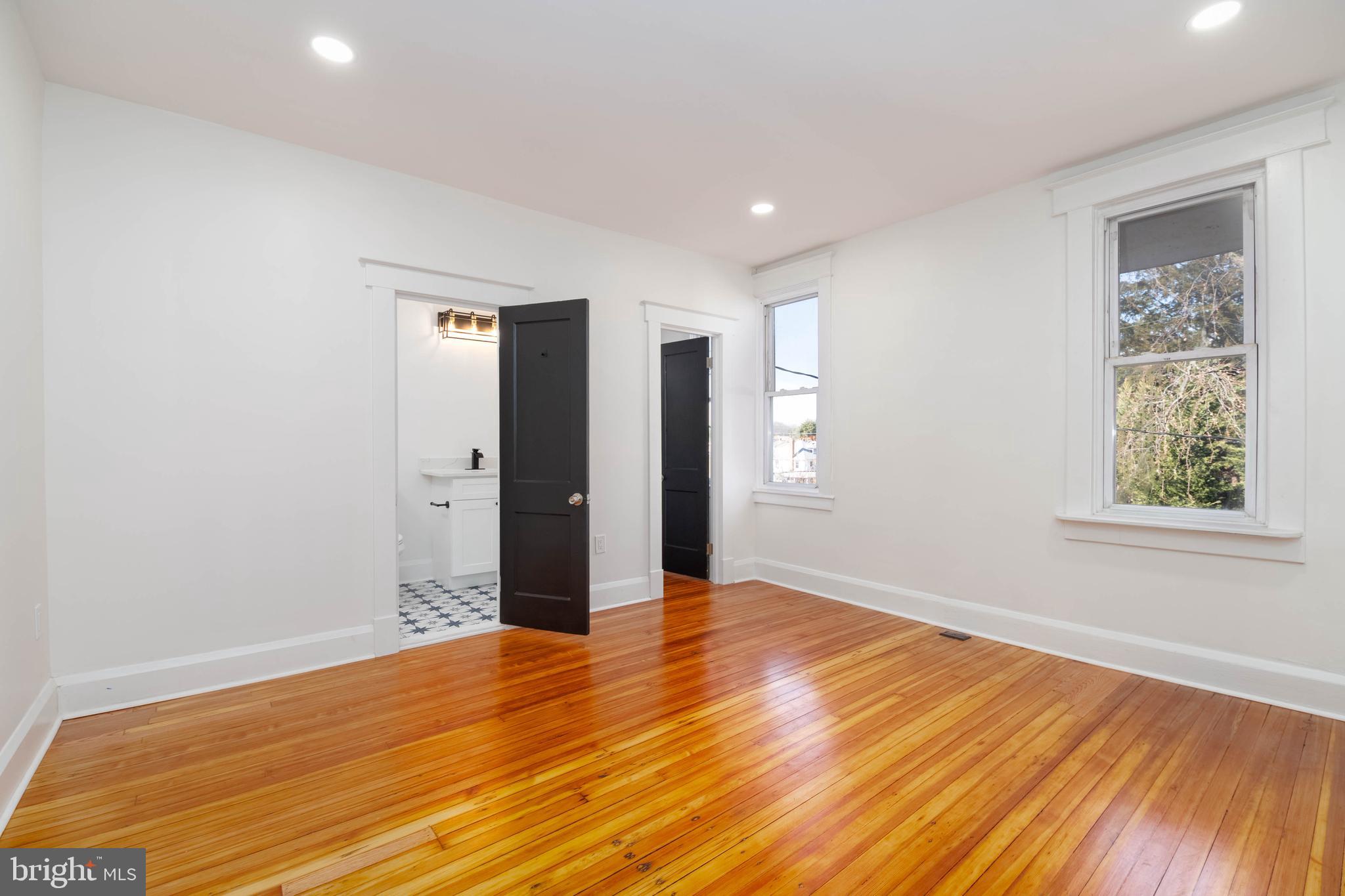 MEDFIELD - Residential