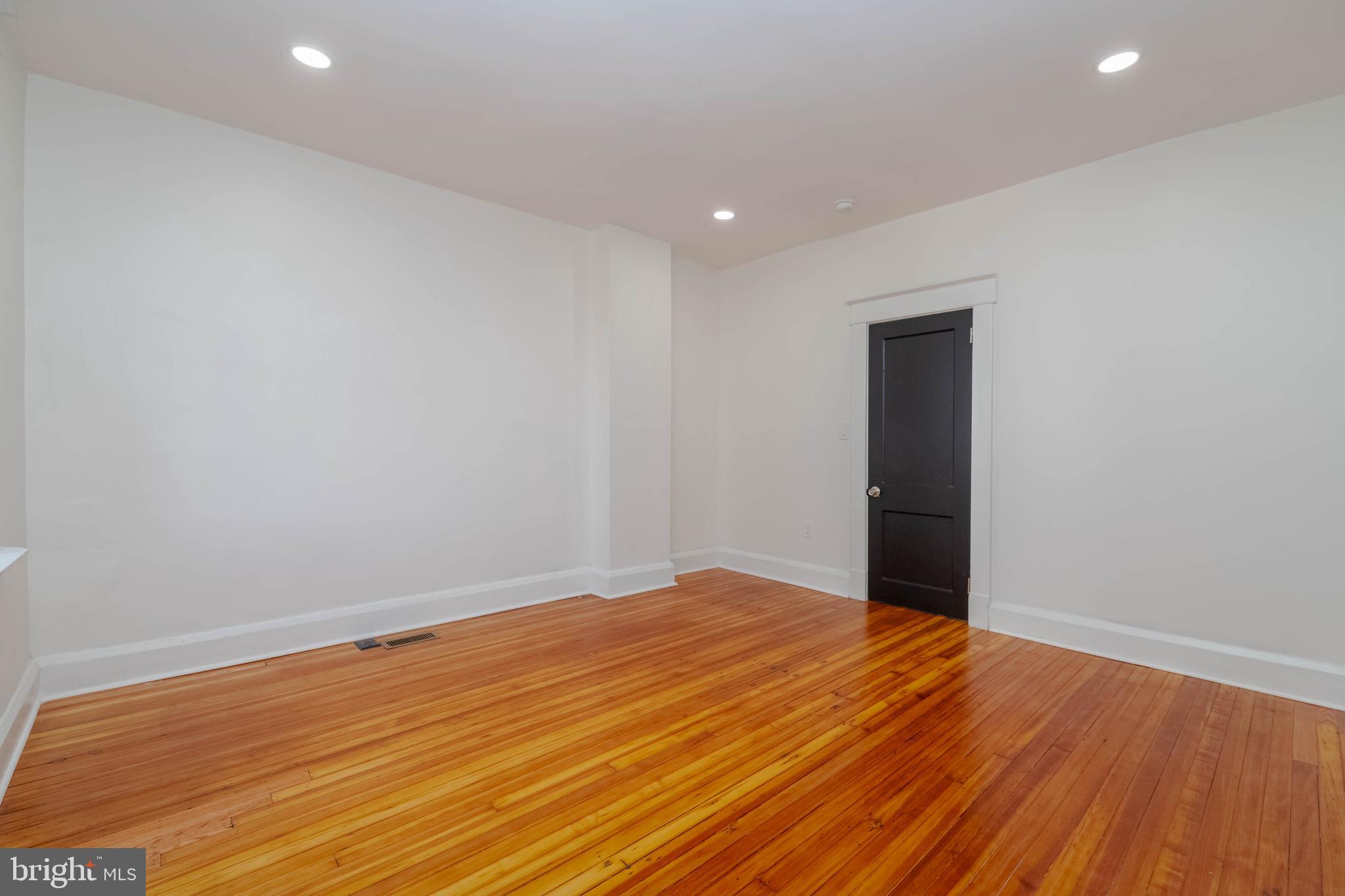 MEDFIELD - Residential