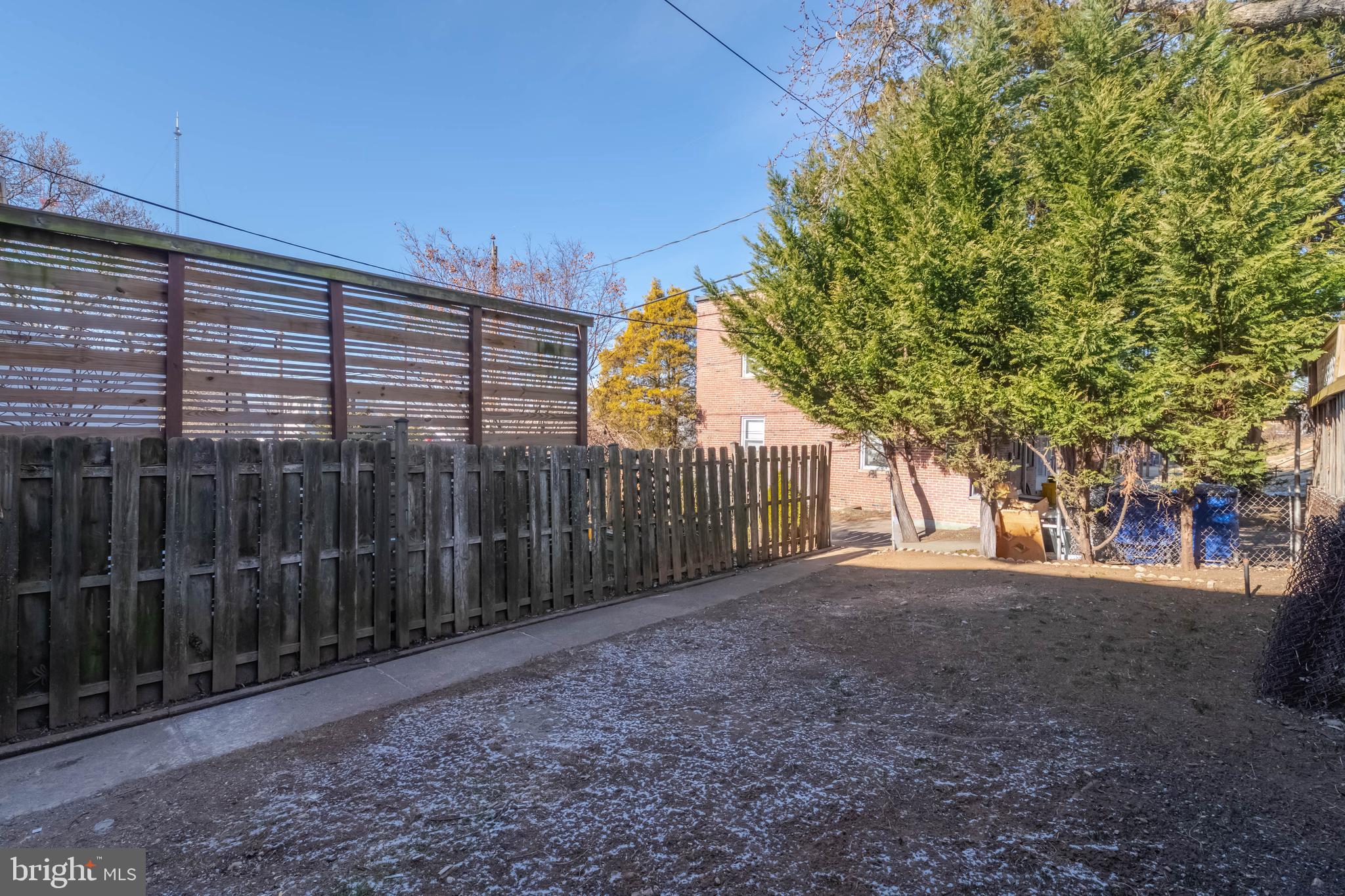 MEDFIELD - Residential