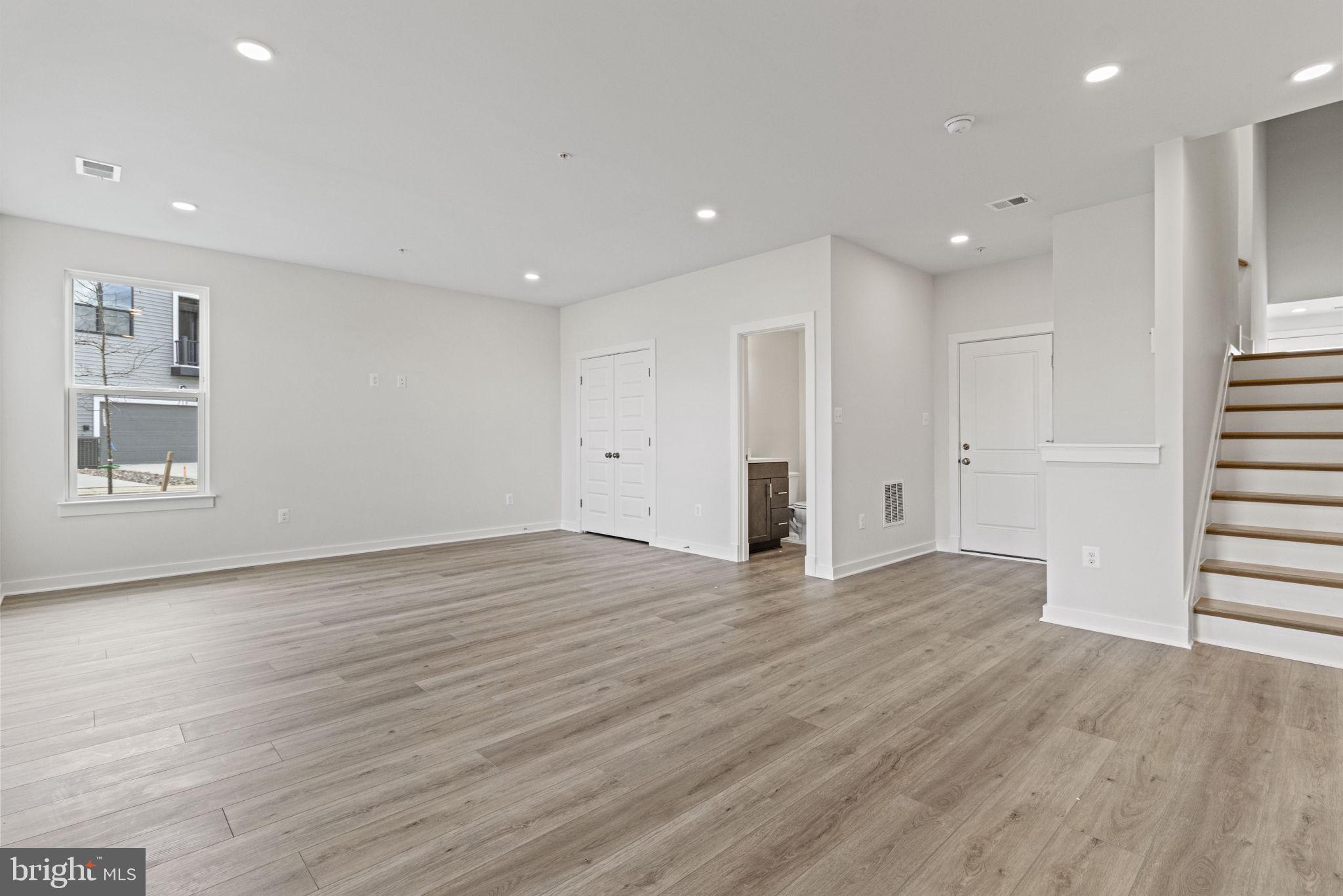 SOUTHLAKE - Residential