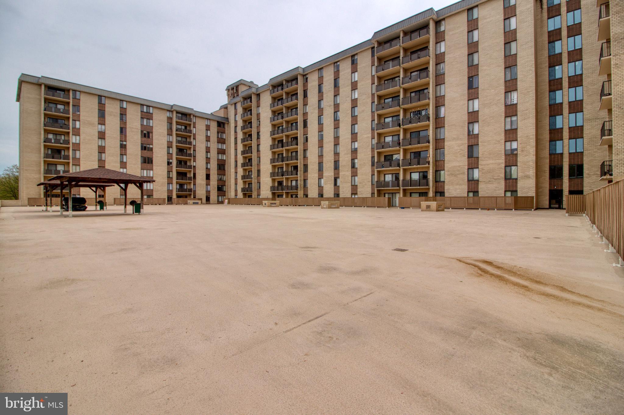 WOODLAKE TOWERS - Residential