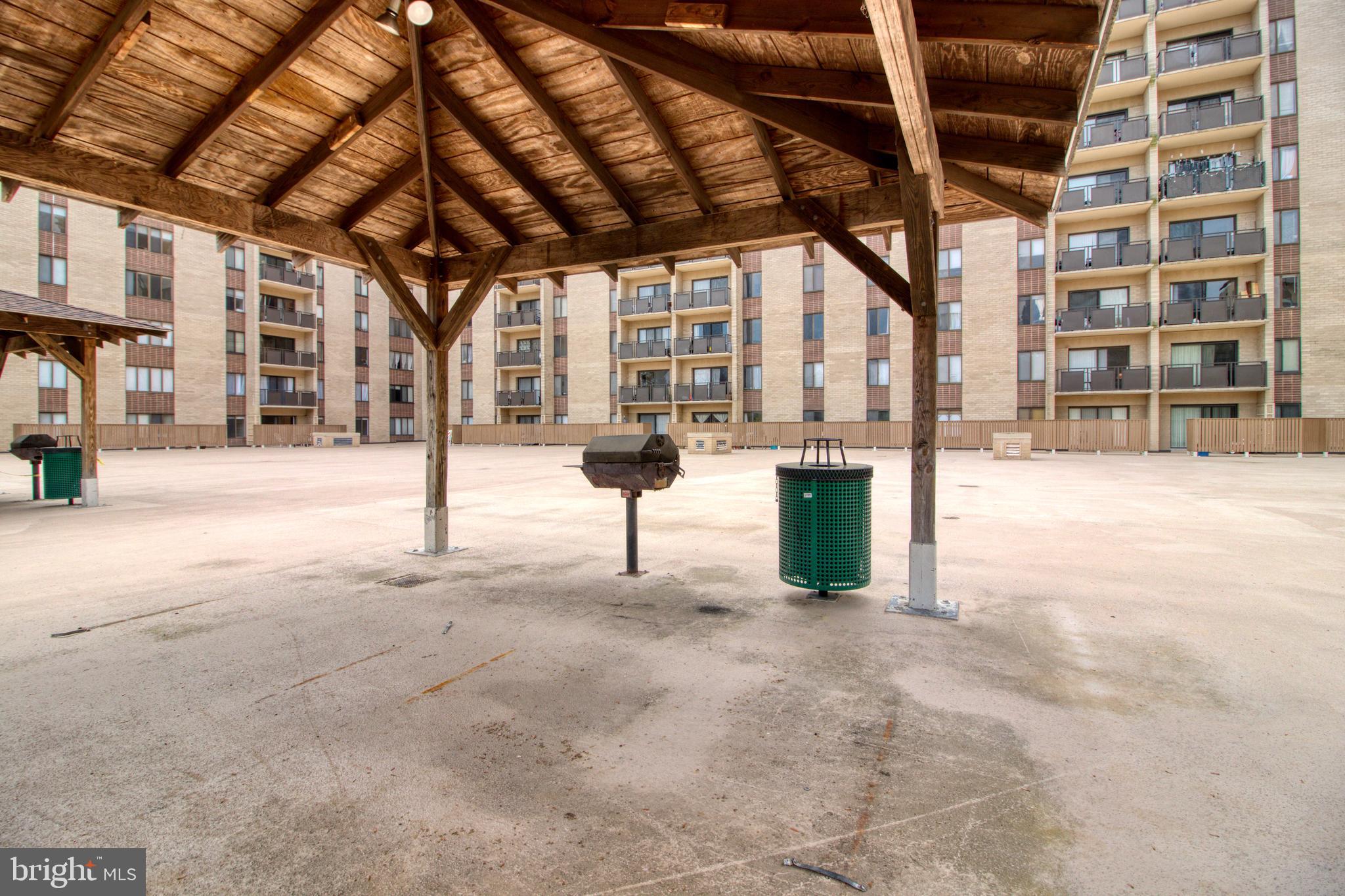 WOODLAKE TOWERS - Residential