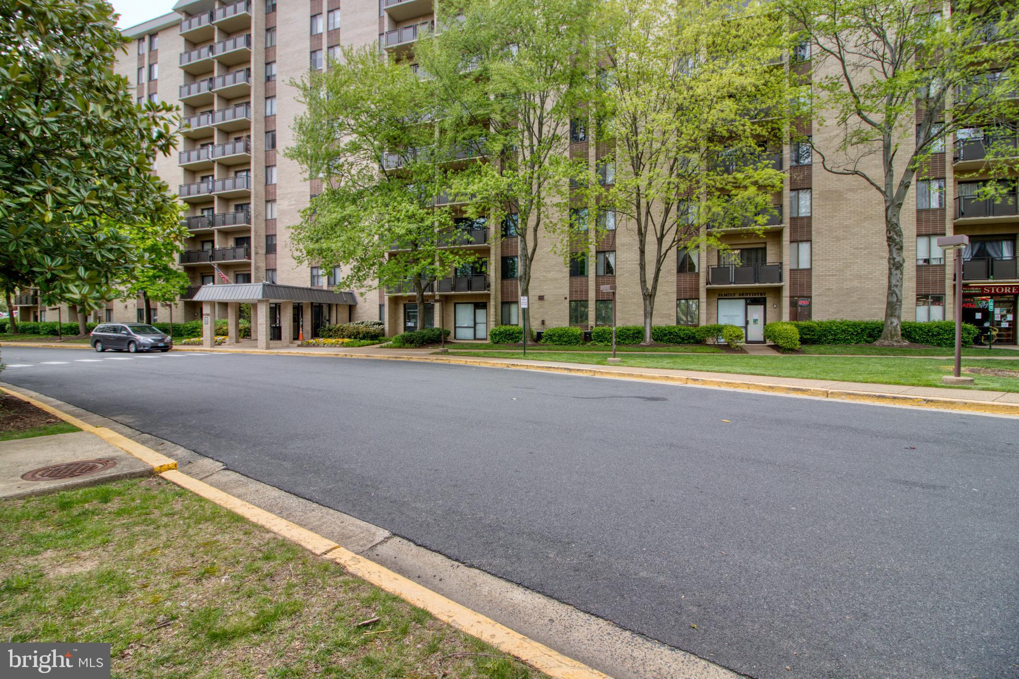 WOODLAKE TOWERS - Residential