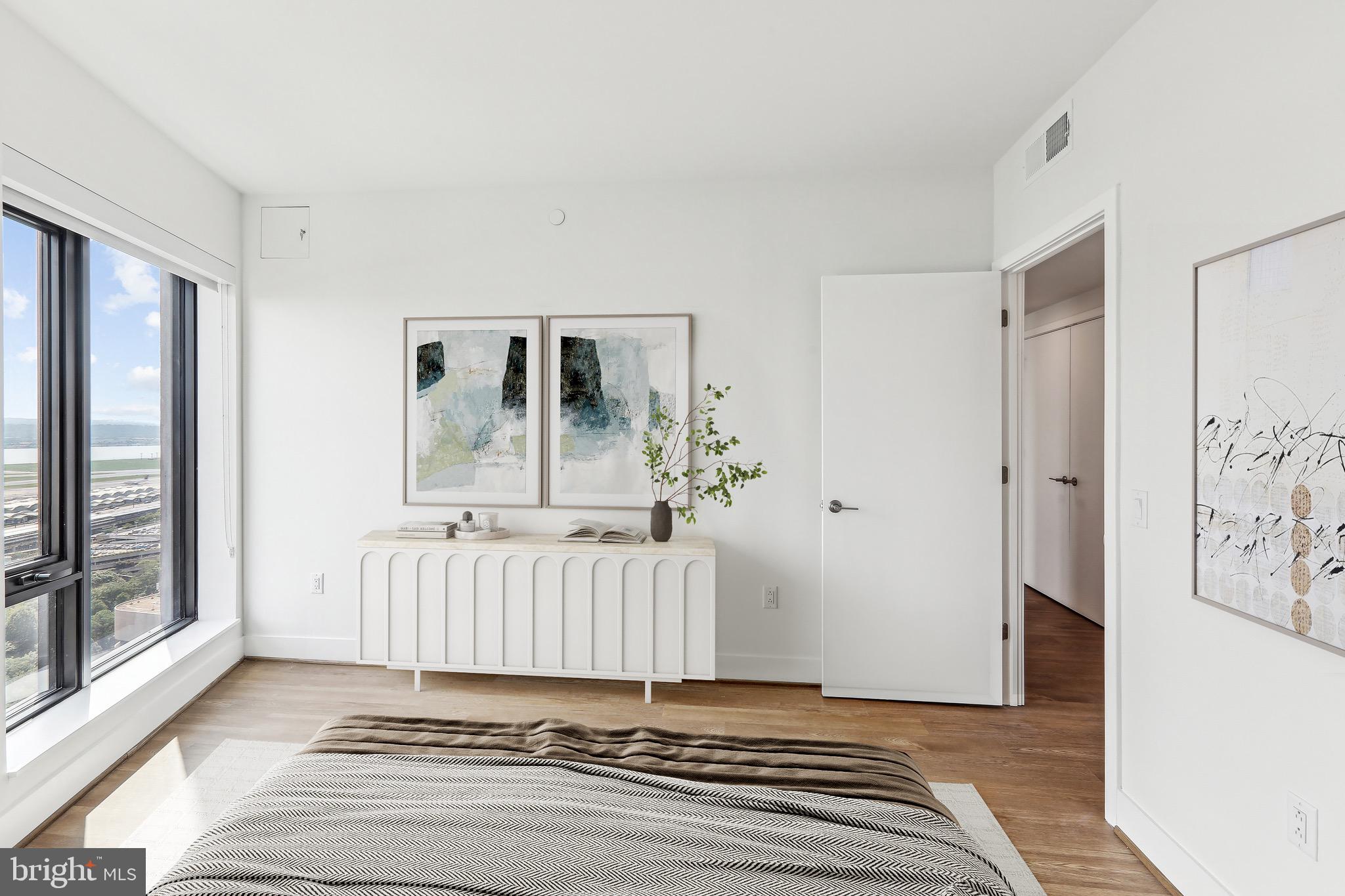 CRYSTAL CITY - Residential Lease