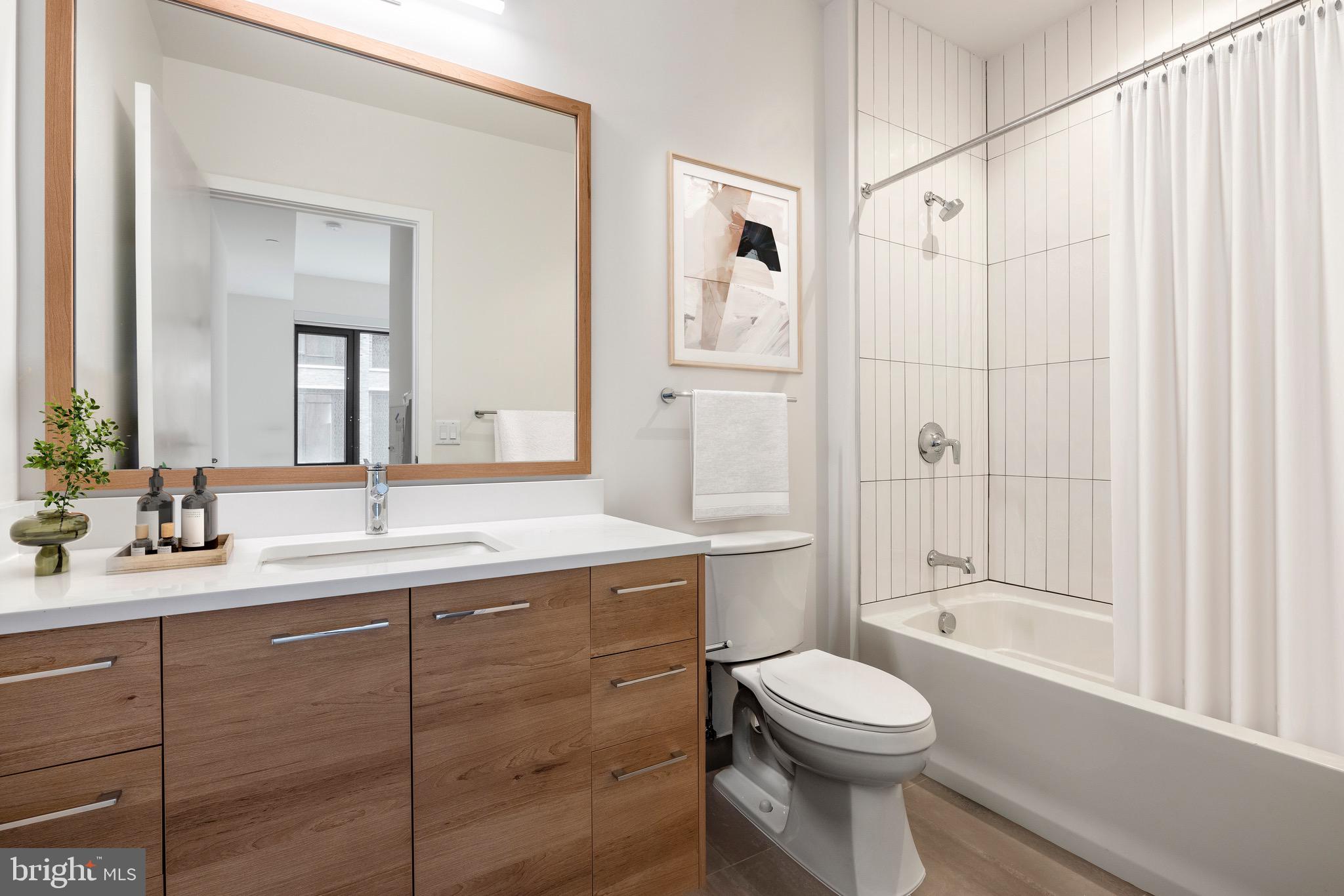 CRYSTAL CITY - Residential Lease