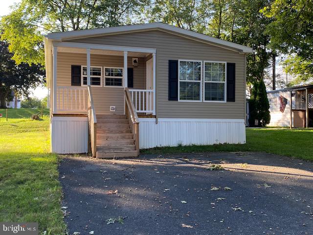 Make this new 3 Bedroom 2 bath home your own, equipped with new appliances, ceiling fans and recessed lighting. The master bath has a double sink and a walk in showing. It has a utility room for your washer and dryer. Great stater home or to downsize!