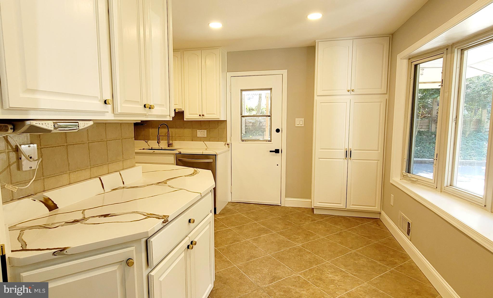 LAKE RIDGE - Residential