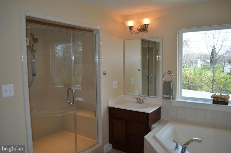 BROAD CREEK - Residential