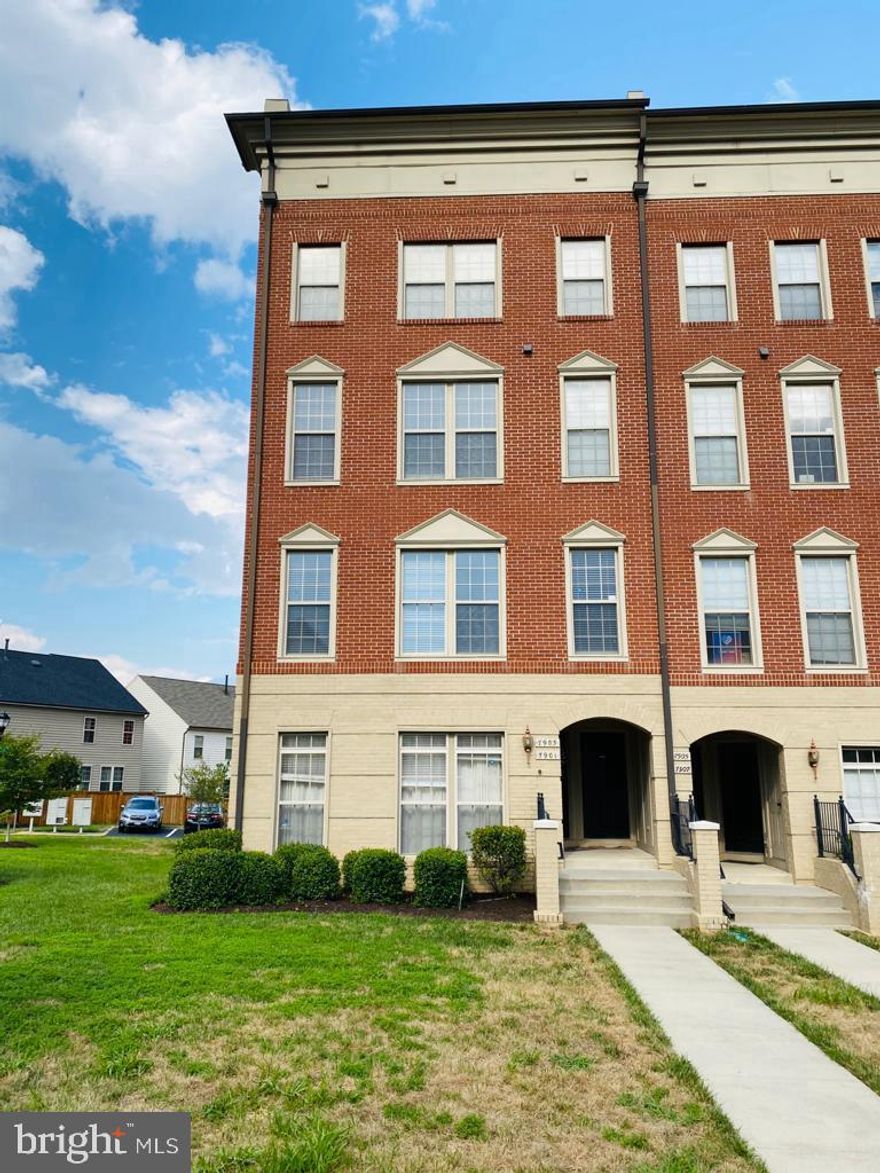 ***FEW APPLICATIONS IN HAND , SUBMIT YOUR HIGHEST AND BEST OFFER ! DUE BY SAT AT 3PM. Welcome home to a Lovely 2 bedroom/2 .5 Light-Filled End Unit with Newer Hardwood Floors, Newer Carpeting, and Newer Designer Paint. Gourmet Kitchen with Granite Counters, SS Appliances, Upgraded Cabinets, Large Eat-in Island. Nice balcony off upstairs den. Separate shower and tub as well as walk-in closet with beautiful built-ins in the master bedroom. Your own 1 car garage with storage tech system and tons of storage. Walk to shops, restaurants and the pool. water, trash, pool included in the rent.