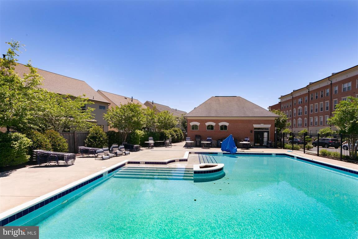 MADISON CRESCENT - Residential Lease