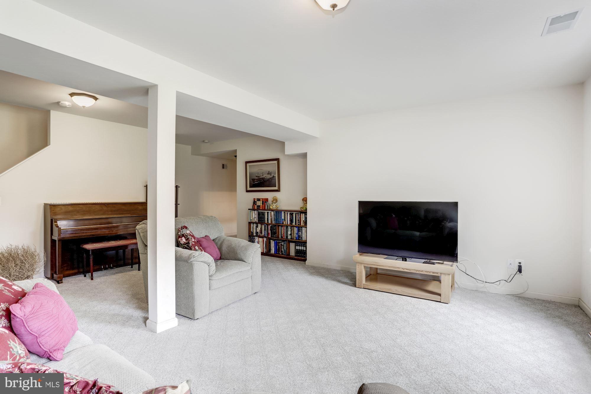 PEMBROKE GROVE - Residential