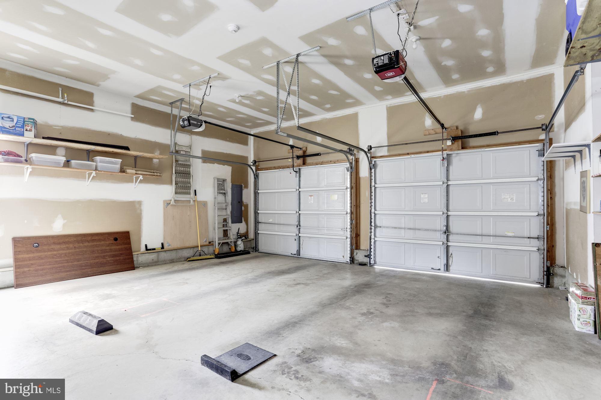 PEMBROKE GROVE - Residential